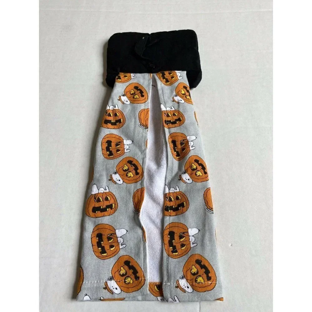 Peanuts Snoopy Halloween Trick Or Treat Hanging Towel‎